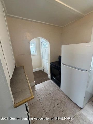 1402 Knollwood Avenue, Lansing, MI 48906