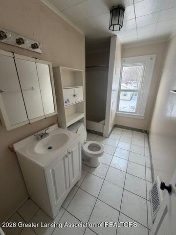 1402 Knollwood Avenue, Lansing, MI 48906