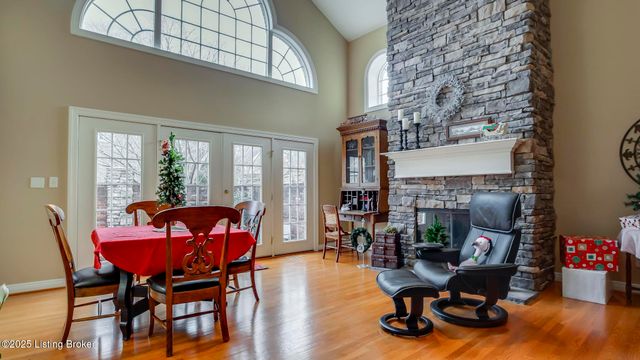 2621 Alia Cir, Louisville, KY 40222