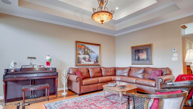 2621 Alia Cir, Louisville, KY 40222