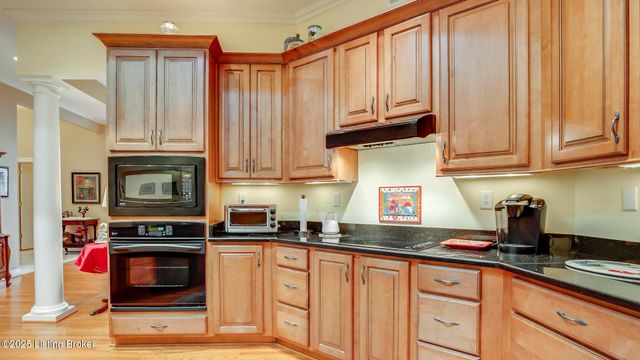 2621 Alia Cir, Louisville, KY 40222