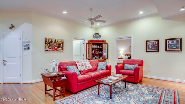 2621 Alia Cir, Louisville, KY 40222