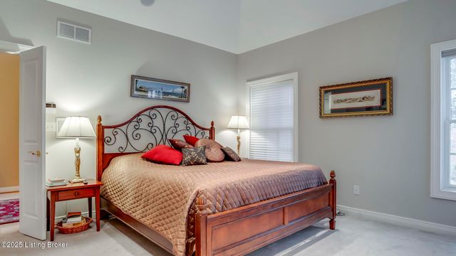 2621 Alia Cir, Louisville, KY 40222