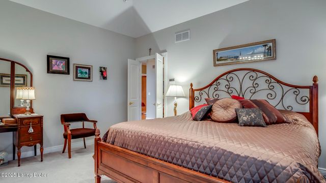 2621 Alia Cir, Louisville, KY 40222