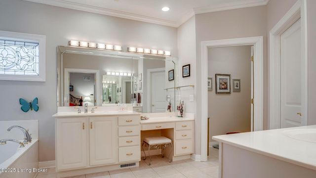 2621 Alia Cir, Louisville, KY 40222