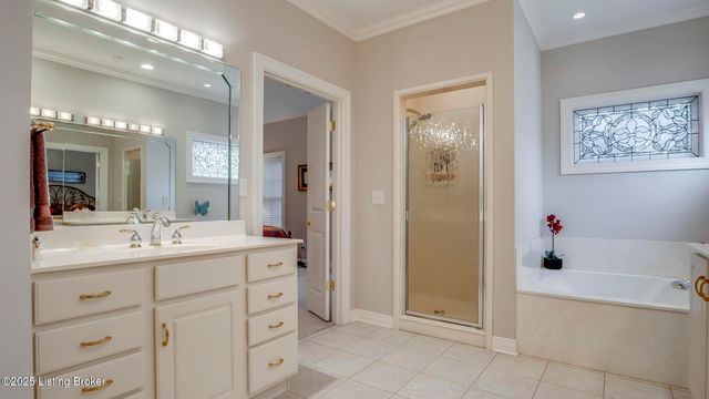 2621 Alia Cir, Louisville, KY 40222