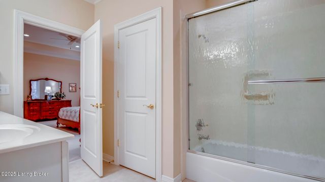 2621 Alia Cir, Louisville, KY 40222