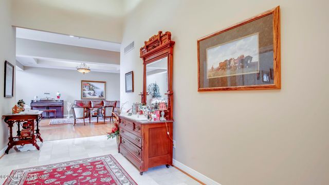 2621 Alia Cir, Louisville, KY 40222