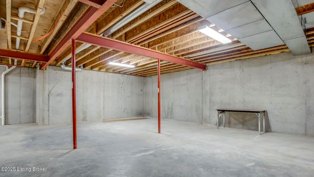 2621 Alia Cir, Louisville, KY 40222