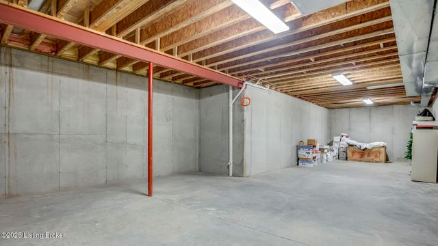 2621 Alia Cir, Louisville, KY 40222