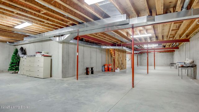 2621 Alia Cir, Louisville, KY 40222