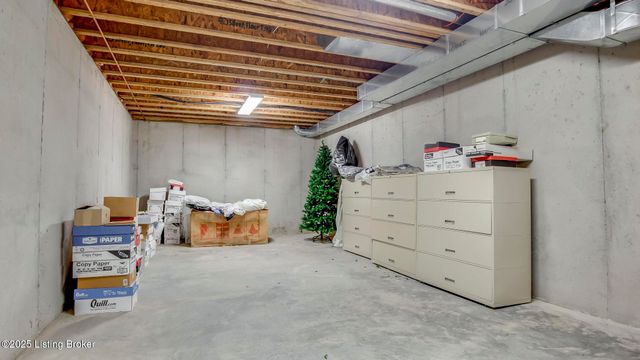 2621 Alia Cir, Louisville, KY 40222