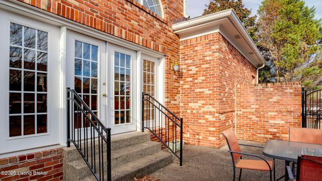 2621 Alia Cir, Louisville, KY 40222