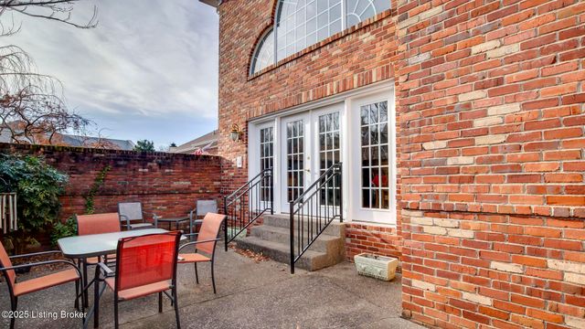 2621 Alia Cir, Louisville, KY 40222