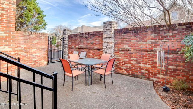 2621 Alia Cir, Louisville, KY 40222