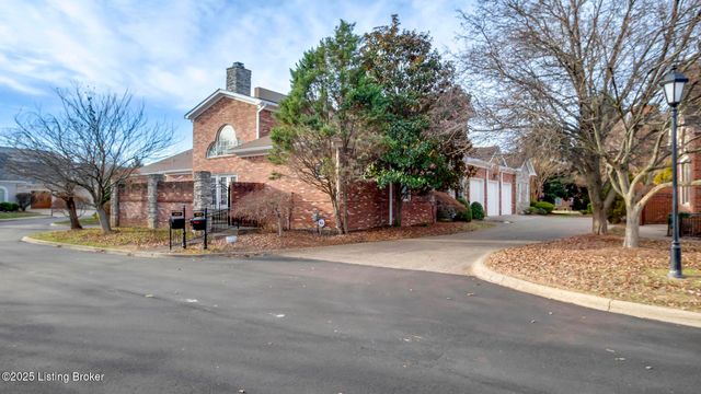 2621 Alia Cir, Louisville, KY 40222