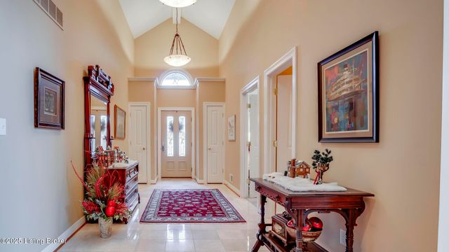 2621 Alia Cir, Louisville, KY 40222