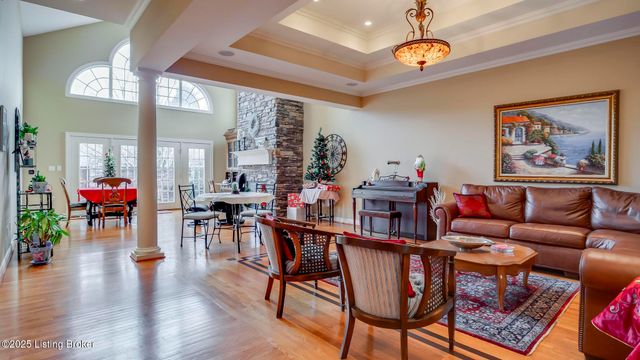 2621 Alia Cir, Louisville, KY 40222