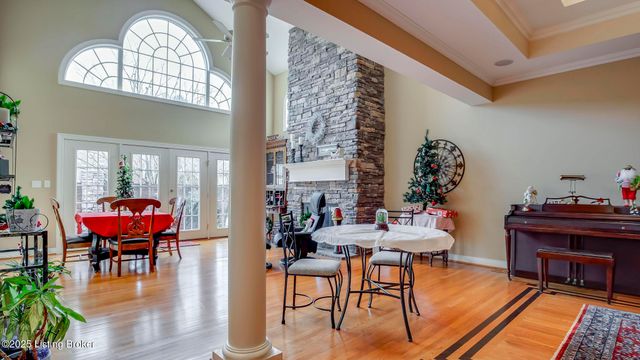 2621 Alia Cir, Louisville, KY 40222