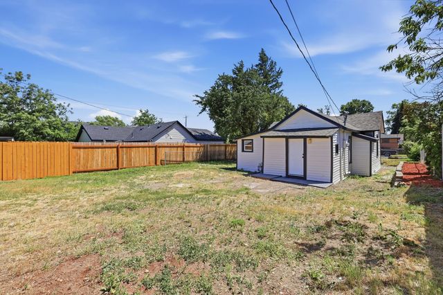 2927 E Columbia Ave, Spokane, WA 99208
