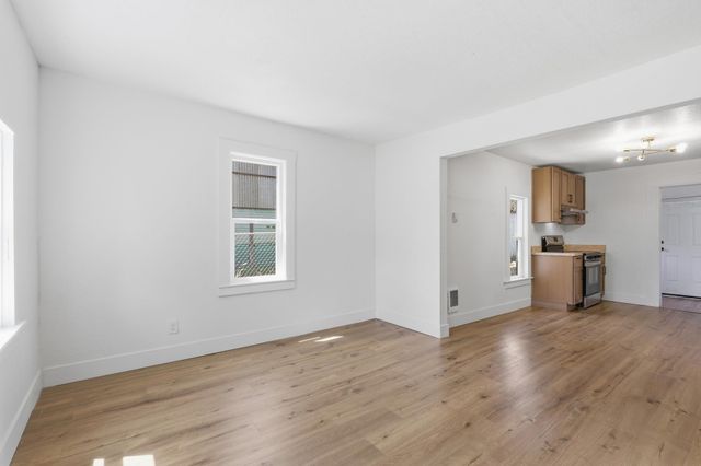 2927 E Columbia Ave, Spokane, WA 99208