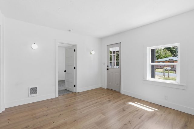 2927 E Columbia Ave, Spokane, WA 99208