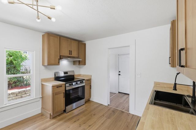 2927 E Columbia Ave, Spokane, WA 99208