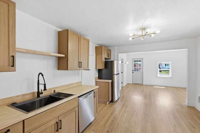 2927 E Columbia Ave, Spokane, WA 99208