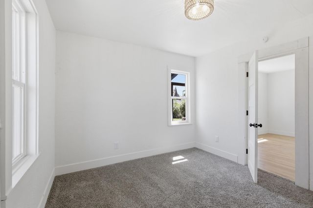2927 E Columbia Ave, Spokane, WA 99208