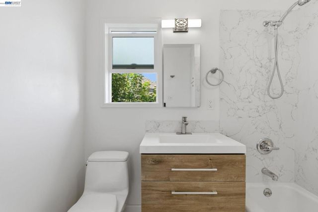 1839 1839 Commerce Way, Oakland, CA 94606