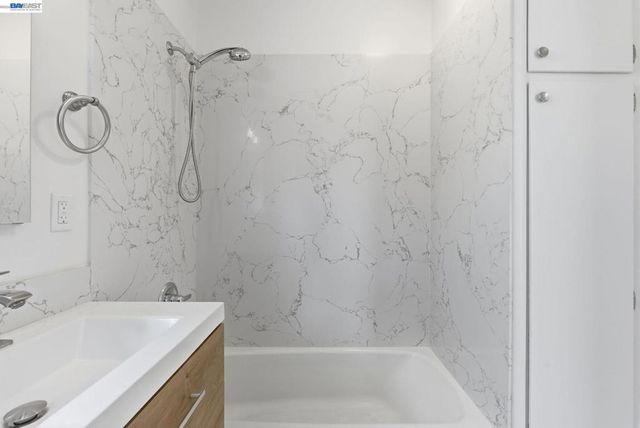 1839 1839 Commerce Way, Oakland, CA 94606