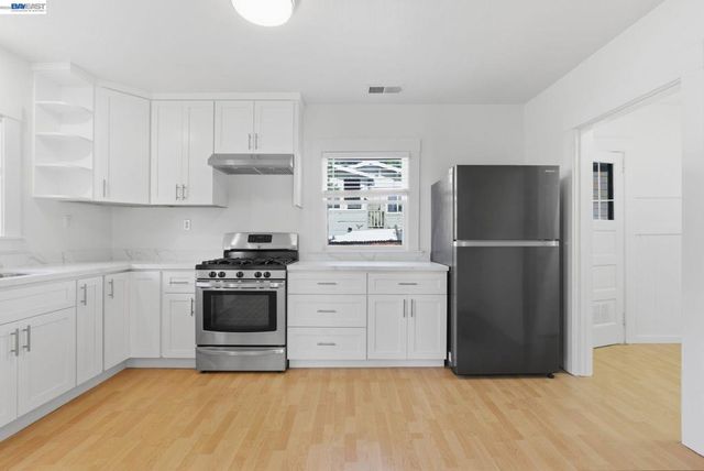 1839 1839 Commerce Way, Oakland, CA 94606