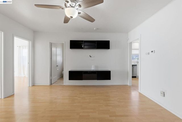 1839 1839 Commerce Way, Oakland, CA 94606