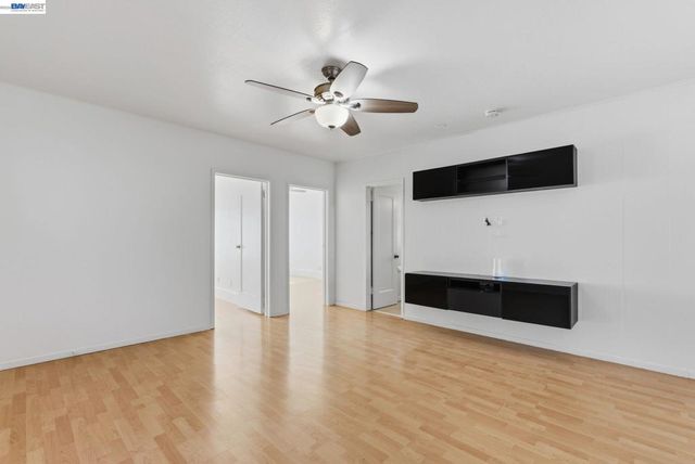 1839 1839 Commerce Way, Oakland, CA 94606