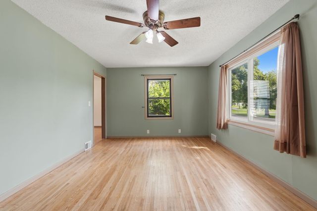 909 Selby Avenue, Saint Paul Park, MN 55071