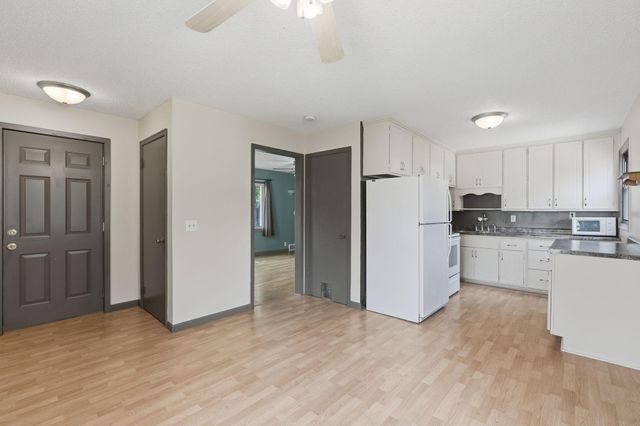 909 Selby Avenue, Saint Paul Park, MN 55071
