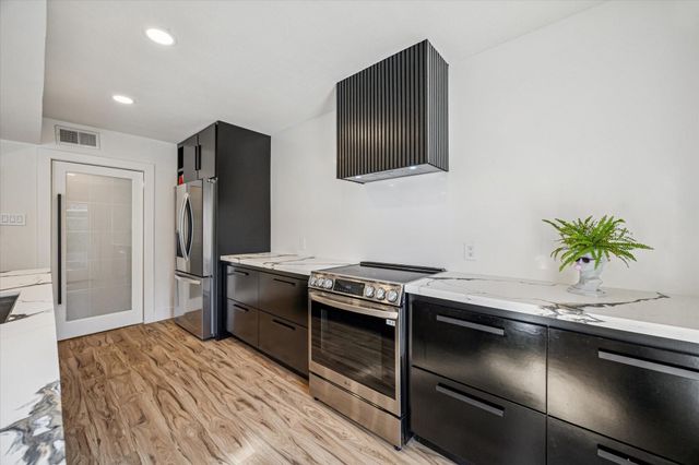 13062 Trail Hollow Drive 3062, Houston, TX 77079