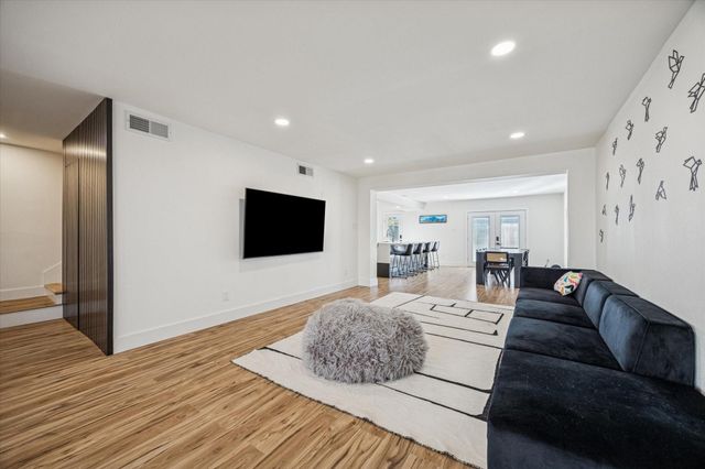 13062 Trail Hollow Drive 3062, Houston, TX 77079