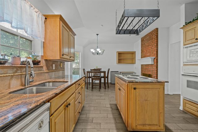 11832 Ferndale Lane, Fort Worth, TX 76008