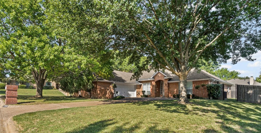 11832 Ferndale Lane, Fort Worth, TX 76008