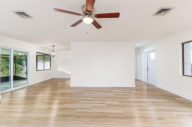 3903 WOODBURN LOOP W, Lakeland, FL 33813