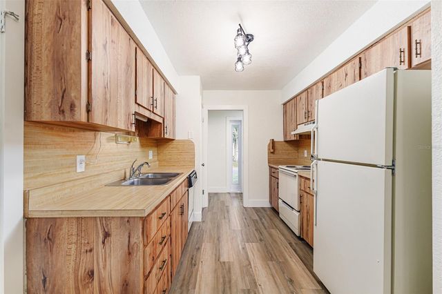 3903 WOODBURN LOOP W, Lakeland, FL 33813