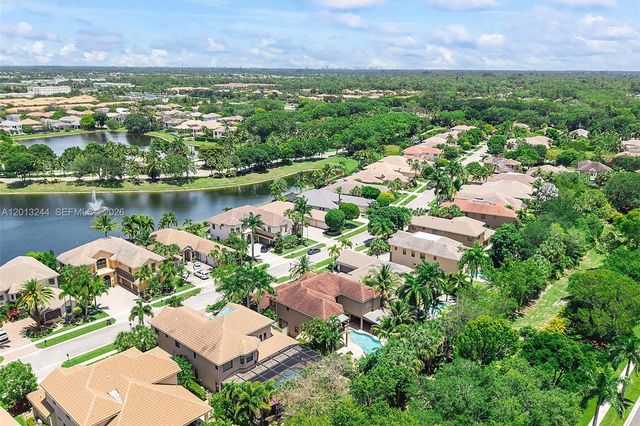 10364 Trianon Pl, Wellington, FL 33449