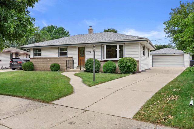 2506 E Birchwood AVENUE, Cudahy, WI 53110