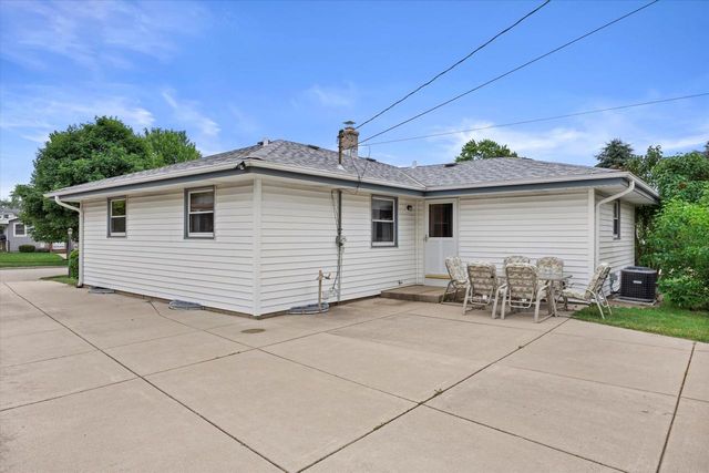 2506 E Birchwood AVENUE, Cudahy, WI 53110