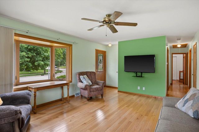 2506 E Birchwood AVENUE, Cudahy, WI 53110