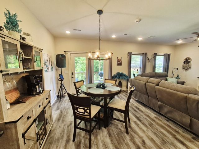 490 Ridge Top Ct, Clarksville, TN 37040