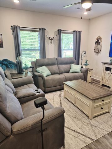 490 Ridge Top Ct, Clarksville, TN 37040