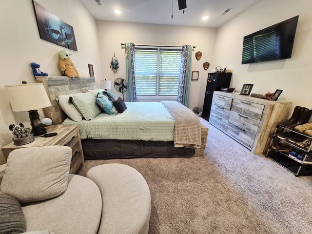 490 Ridge Top Ct, Clarksville, TN 37040