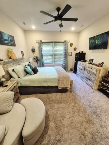 490 Ridge Top Ct, Clarksville, TN 37040